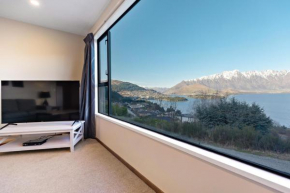 Stunning lakeview and mountain family retreat, Queenstown